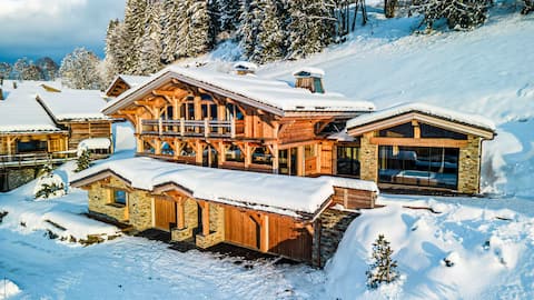 The Strato | Chalet with a hot tub on the slopes