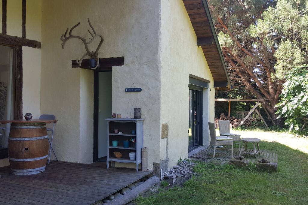 Chambre avec entrée indépendante et petite terrasse