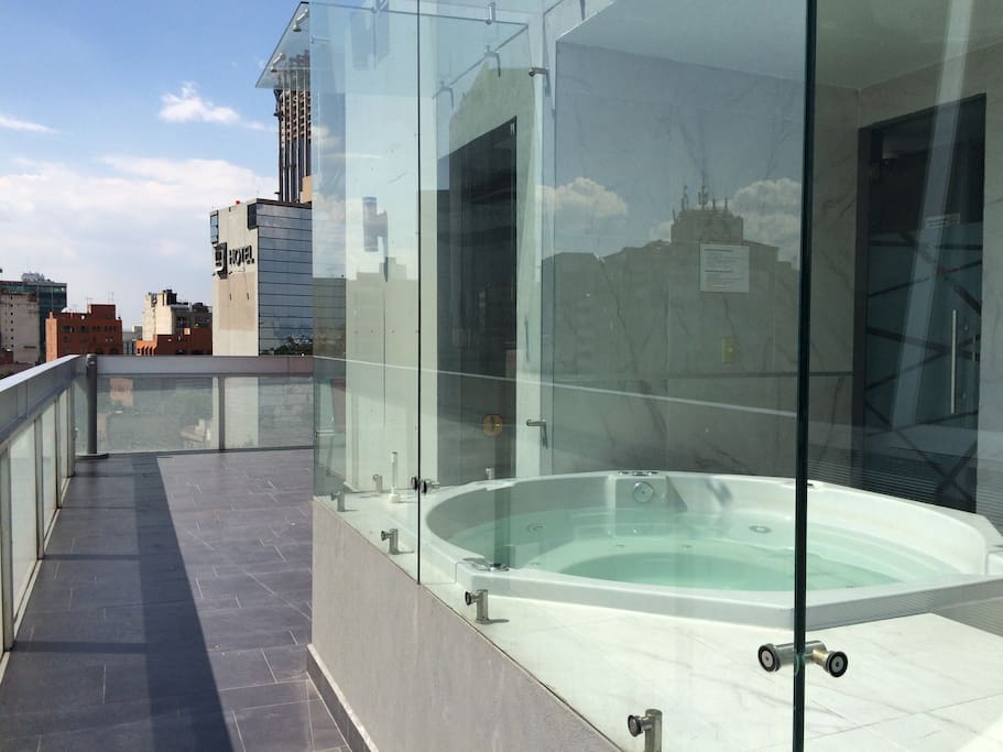 El jacuzzi en el piso 10