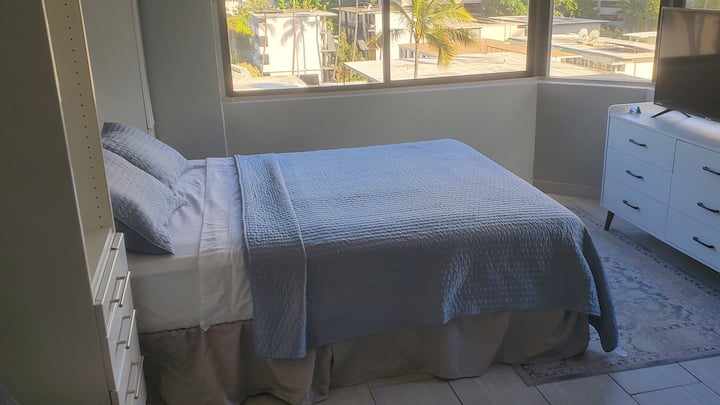 Clean & Modern Waikiki Condo W/ Queen Bed! - Honolulu, HI