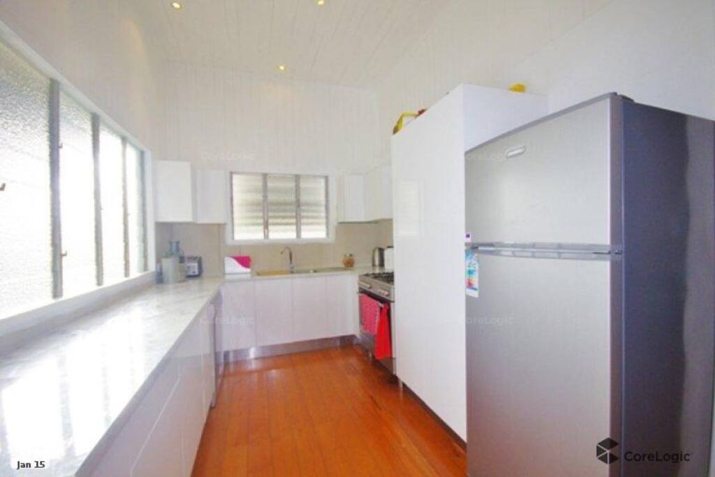Fully equipped kitchen with coffee machine and juicer