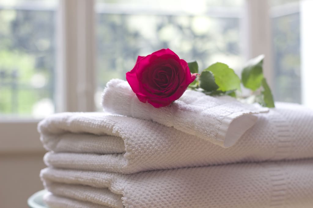 Badehandtuch Set 1 Großes, ein Kleines und ein Waschhandschuh sind für 3€ zubuchbar.
1 Großes Handtuch ist inclusive
--------------------------------
Bath towel set 1 Large, a small and a washing glove are bookable for 3 €.
1 Big towel is included