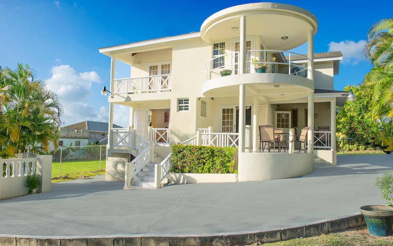 ONE BEDROOM APT. ST JAMES