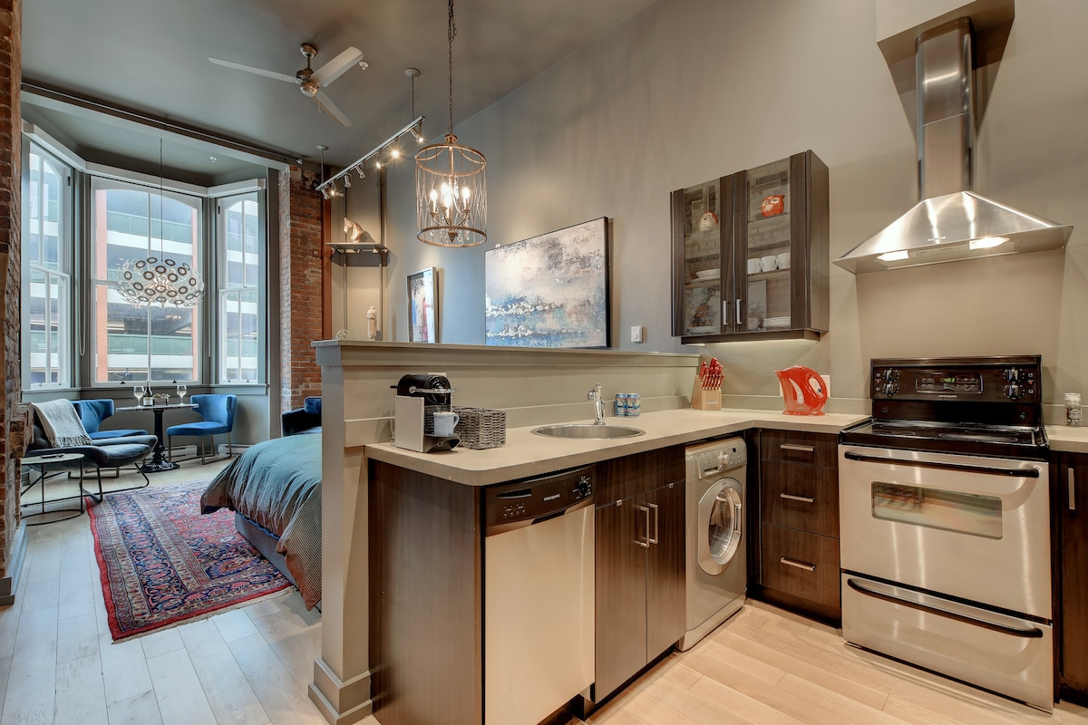 Beautifully Restored Hotel - Central Downtown Vic