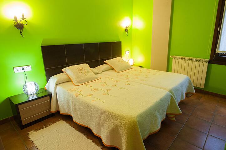 CASA RURAL EN LA COSTA VASCA,HA 5 KM DE ZUMAIA. gallery image 5