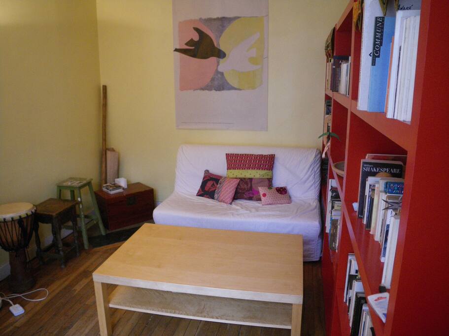 Le salon qui donne sur la cour
