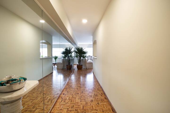 Cozy Apartment with tree lined views in Condesa gallery image 2