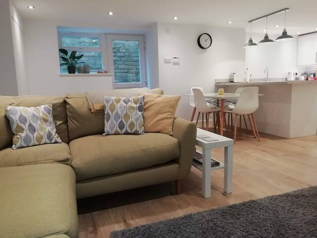 Modern two bedroom flat in Baildon, West Yorkshire