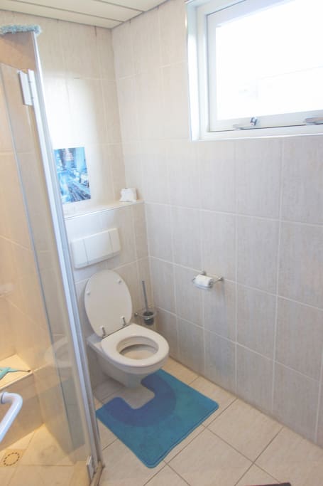 Main bath room