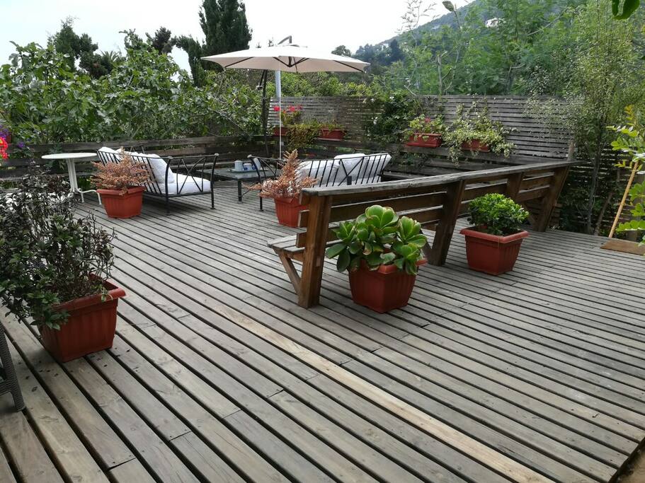 Terraza por donde se entra a la casa