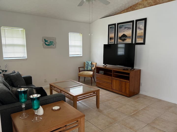 Private, cozy and quite Guest House Houses for Rent in Palm City