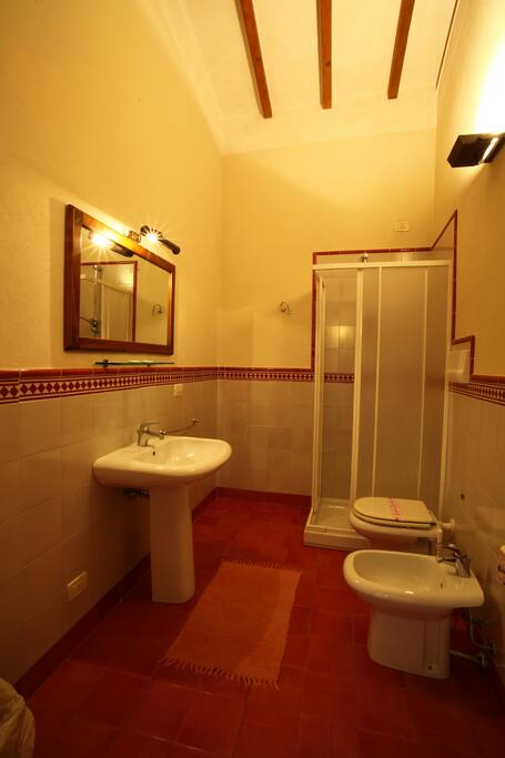 Il Bagno con la doccia.