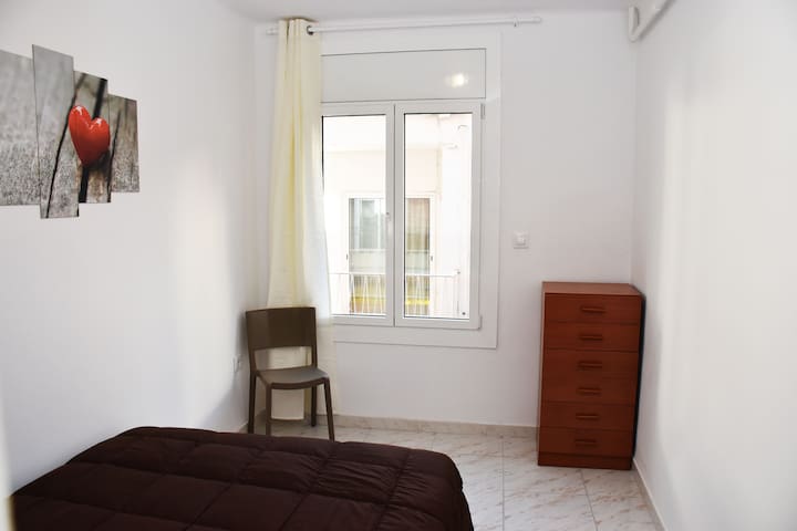 Rosesapparts Mairó. 150m beach. WiFi. 4 Bedrooms!