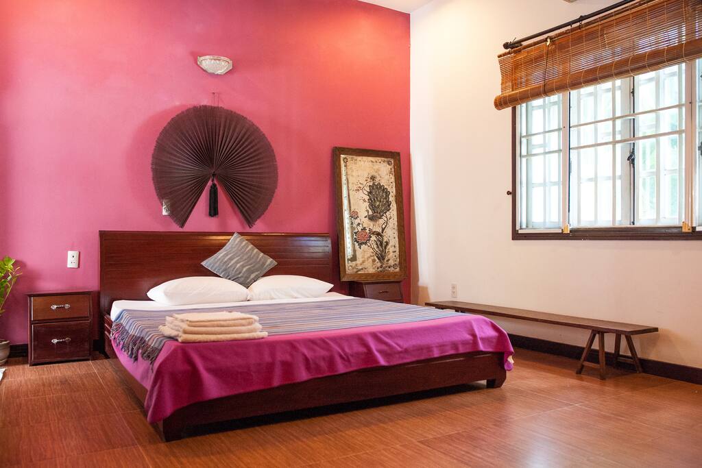 The master bedroom is a cool tropical retreat with a jungly garden shower in the en suite. Overlooking lush greenery.