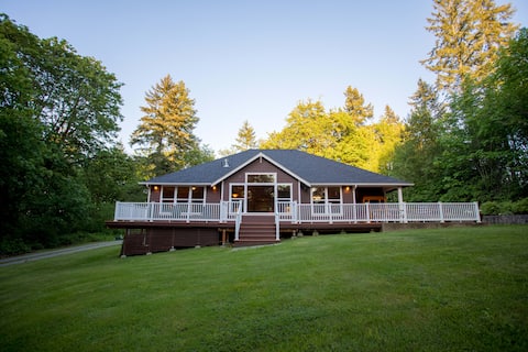 Secluded 3 acre retreat (Hazelside)