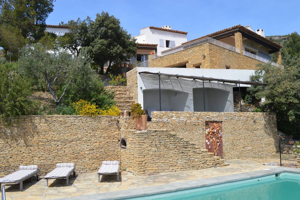 Vue générale de la propriété sur 2,5 hectares. La plus haute vue de Provence