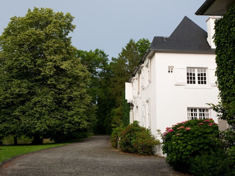 The Manor House Apartment is located within the Manor House with its own entrance