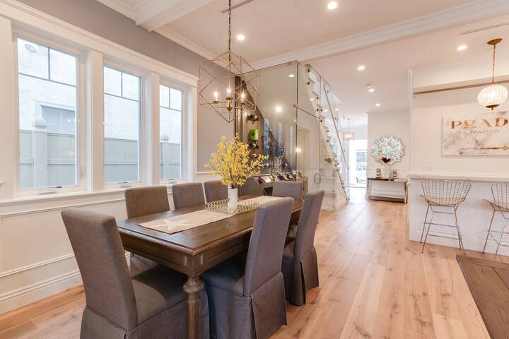 Beautiful 2 Story Right by the Canals & Ocean View gallery image 5