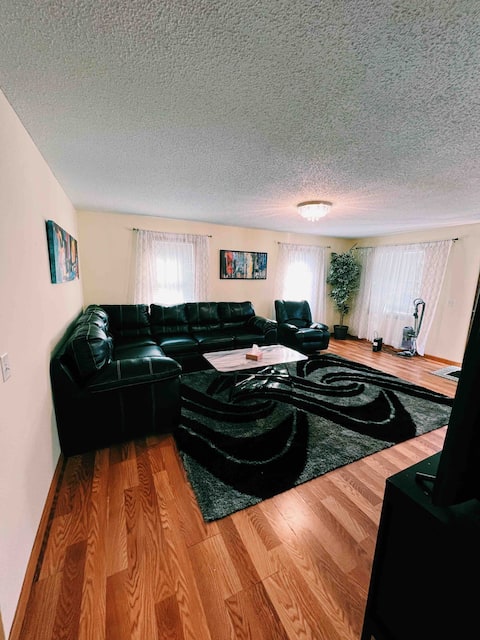 6 bedroom resident M.O.A/MSP less than 10 minutes