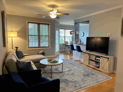 Lovely 2-bedroom condo, close to beaches