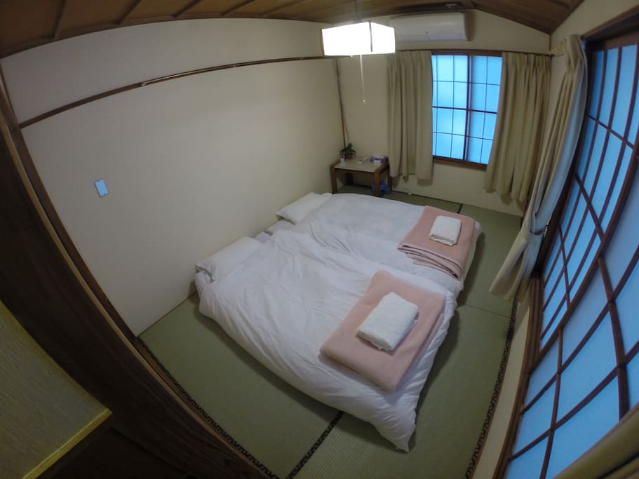 Double/twin small room setup