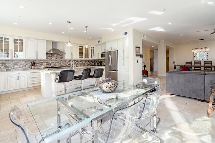 WOW! Luxury 5000sf Oceanview next to Main Beach gallery image 5