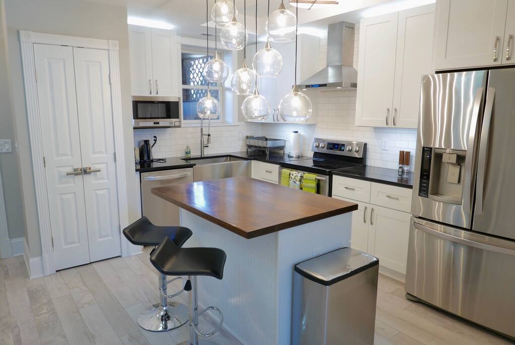 Kitchen island/bar