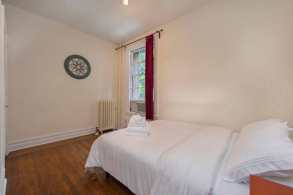 Larger bedroom.