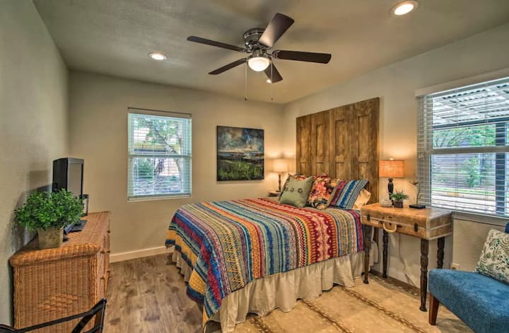 מיטת אורחים קווין סייז עם טלוויזיה