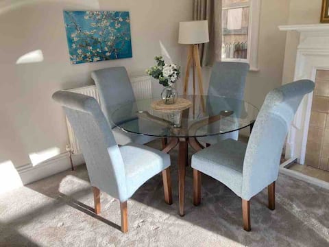 Top performing Airbnb: Garden Apartment, Central Harrogate with parking in Pannal And Burn Bridge