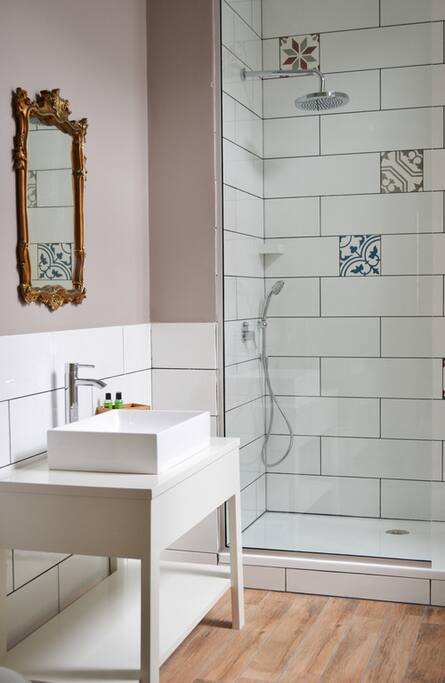 The Balcony View Room - Bathroom