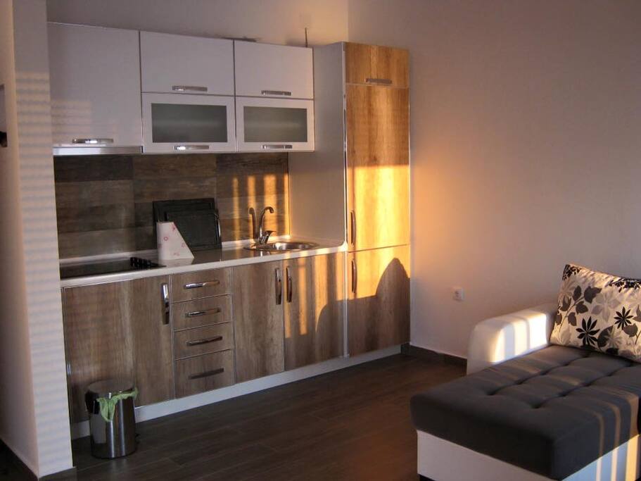 apartment on top ( kitchen )