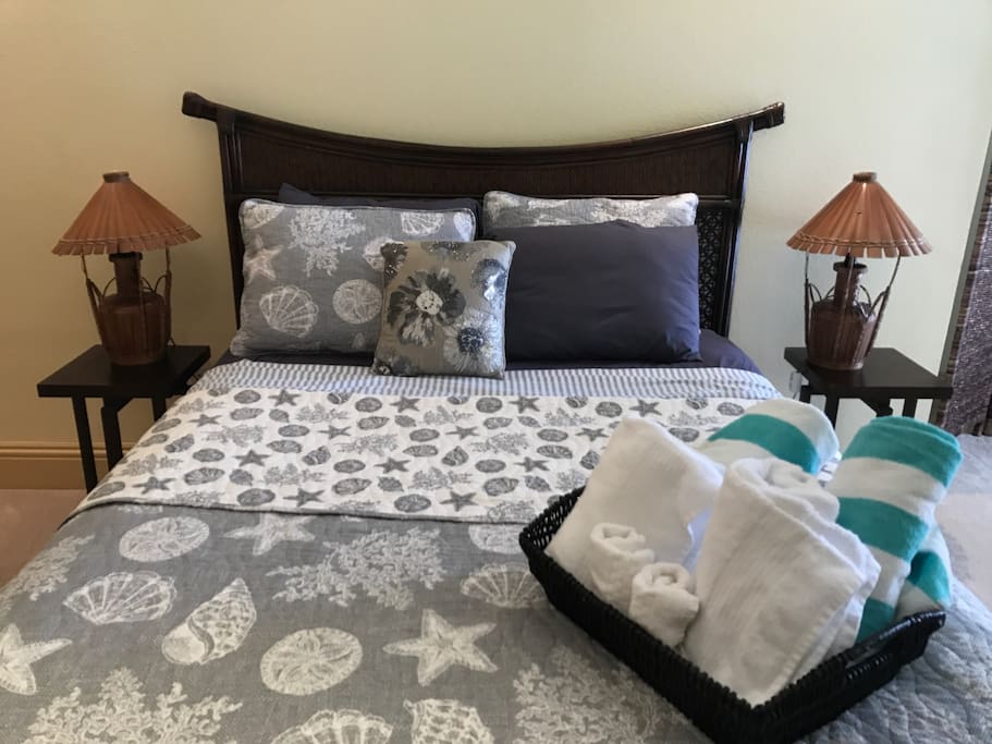 Queen size bed and a private bathroom.