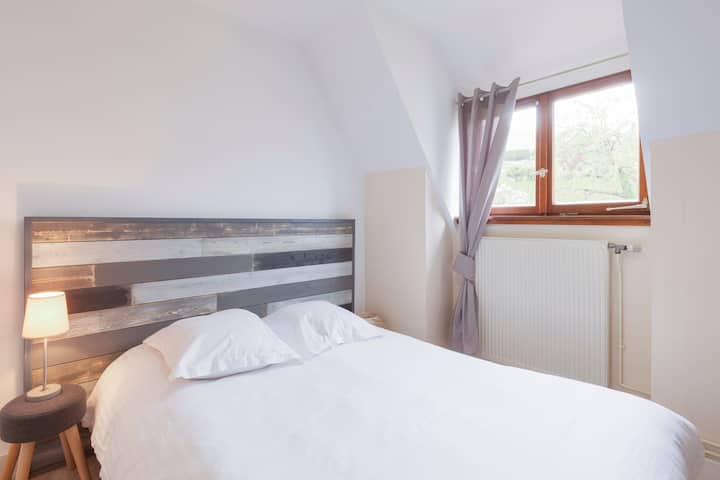 ห้องนอน 1 เตียงคู่