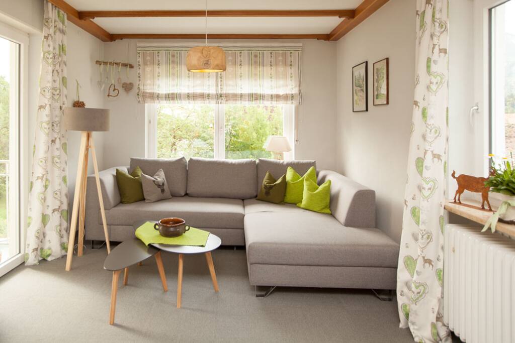 Wohn-, Schlafzimmer