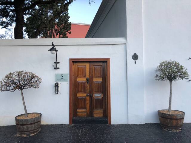 No 5 Dunkley Square Gardens Cape Town South Africa gallery image 3