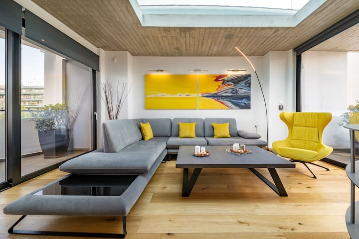 The HostMaster Persephone Skyline Pool Oasis gallery image 2