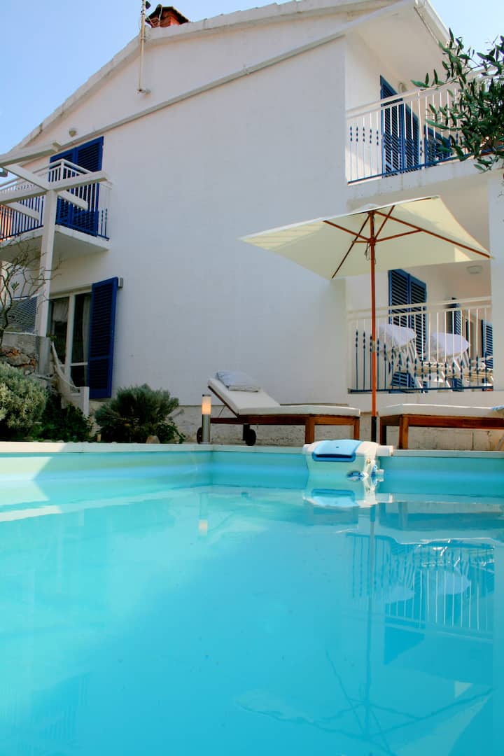 Awarded as the best holiday home on Croatian coast Villas for Rent in