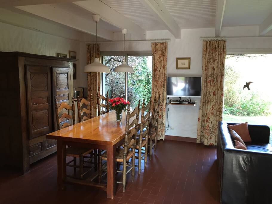 Dining room table for 6!