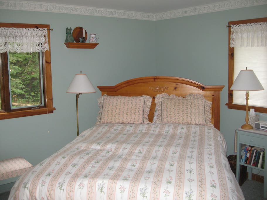 Bedroom #2, Queen bed