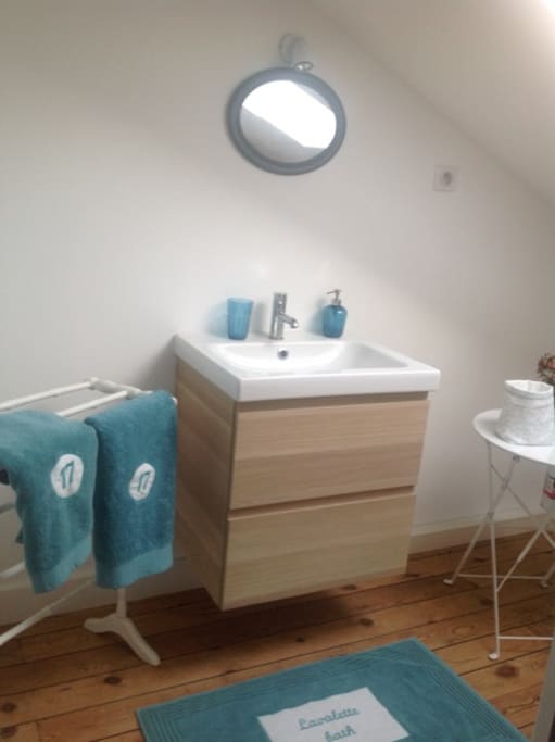 Salle d'eau et toilettes