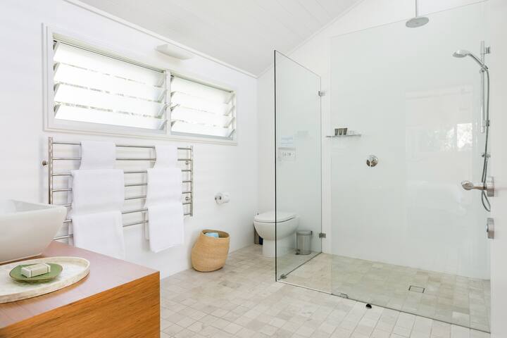 Spectacular Hideaway at Great Mackerel Beach gallery image 5