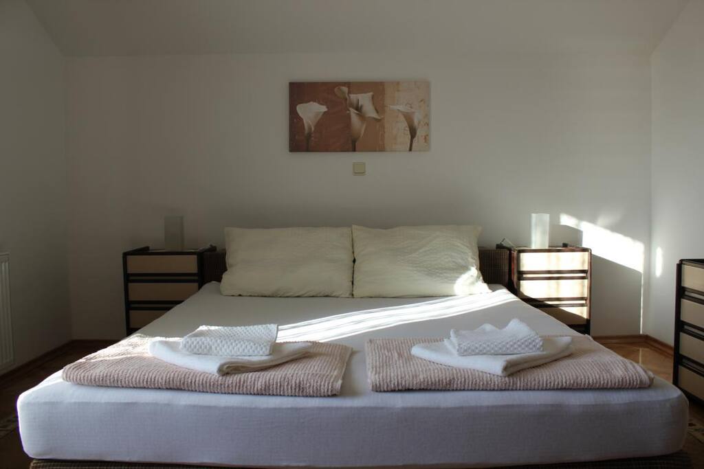 Großes Schlafzimmer
