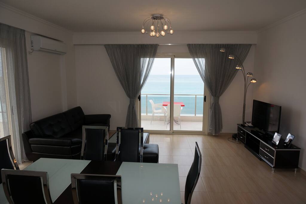Dining and lounge
