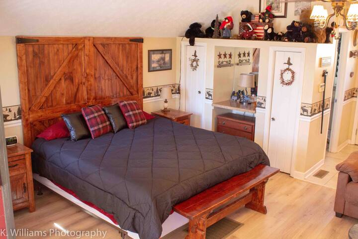 Pet Friendly, Hot Tub, Mountain View’s, Cozy Cabin