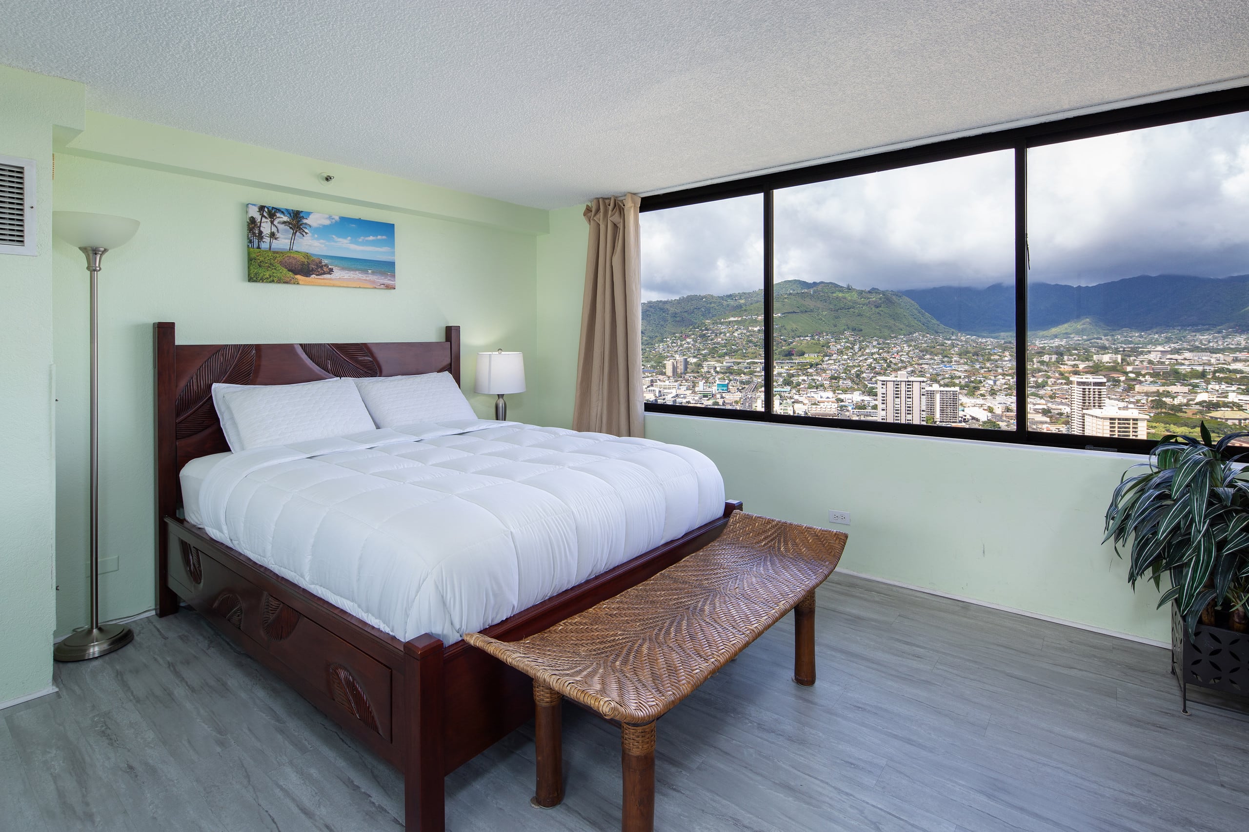 Condo in Honolulu · ★4.55 · 2 bedrooms · 4 beds · 2 private baths - Image 9
