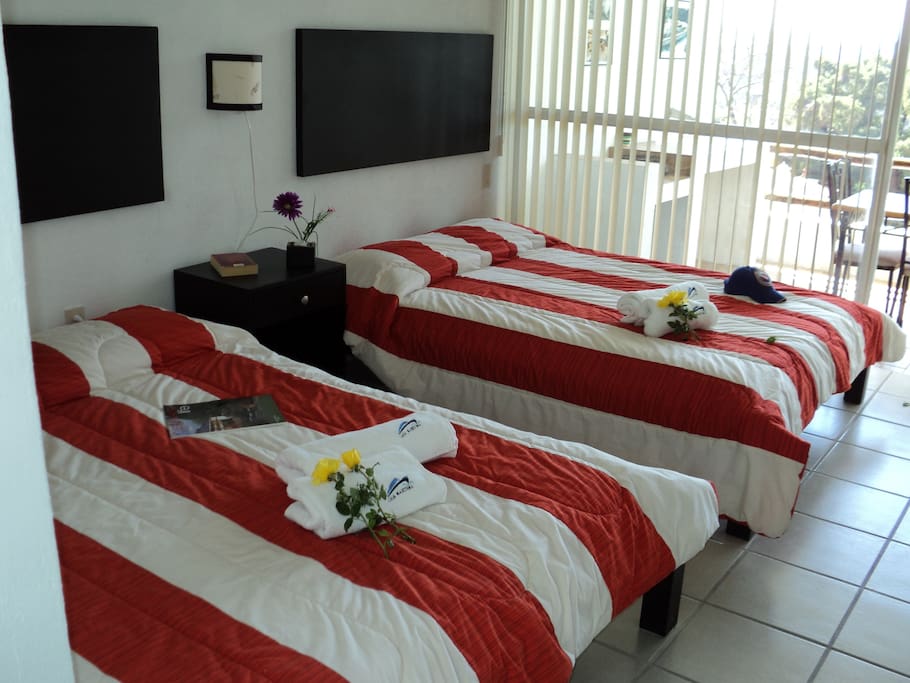 Cada habitación tiene 2 camas matrimoniales.