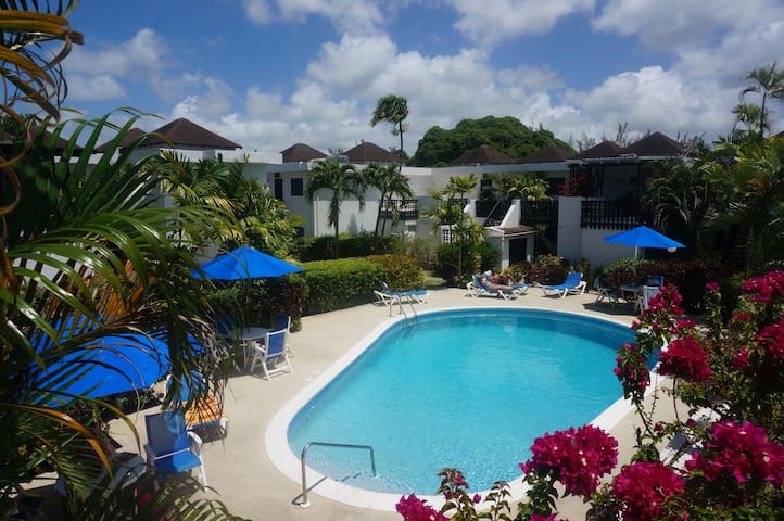 Lovely 2 bedroom apartment by beach Rockley Resort