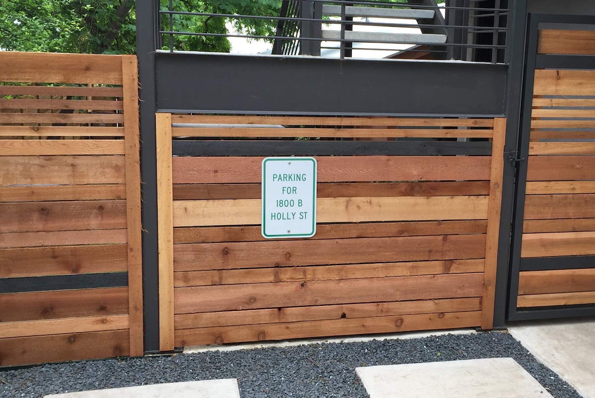 Luxury garage apt close to downtown w/rooftop deck