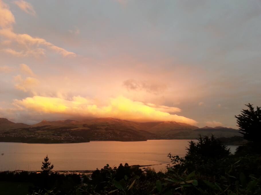 Nor'West evenings give red skies.